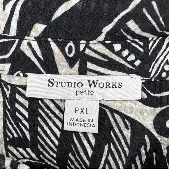 Petite XL Studio Works Black Beige Leaf Print Button Front Top Lightweight - Picture 8 of 10